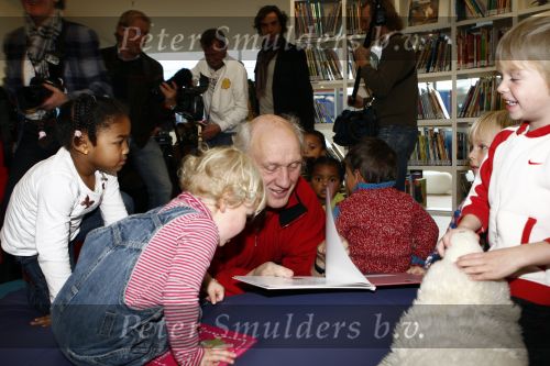 Amsterdam 11 november 2008
Herman v Veen bij presentatie van sinterklaas boek in de bibliotheek in Amsterdam.
Peter Smulders bv