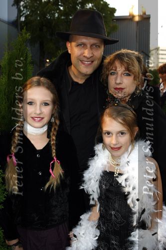 Amsterdam 6 oktober 2008
Premiere film huis Anubis in de theaterfabriek.Hugo Metsers met dochter en ..
Peter Smulders bv