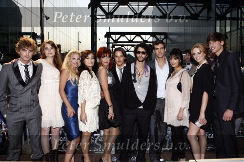 Amsterdam 6 oktober 2008
Premiere film huis Anubis in de theaterfabriek. cast met Marieke Westenend Vincent Banic Iris Hesseling Lucien v Geffen Loek Beernink Gamze Tazim Achmed Akkabi Egbert Jan Weeber en Maryam Hassouni. Vreneli V Helbergen en Sven de Wijn
Peter Smulders bv