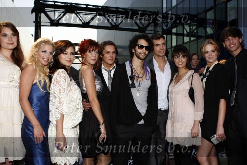Amsterdam 6 oktober 2008
Premiere film huis Anubis in de theaterfabriek. cast met Marieke Westenend Vincent Banic Iris Hesseling Lucien v Geffen Loek Beernink Gamze Tazim Achmed Akkabi Egbert Jan Weeber en Maryam Hassouni. Vreneli V Helbergen en Sven de Wijn
Peter Smulders bv