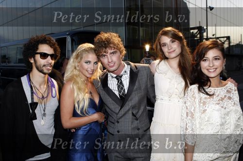 Amsterdam 6 oktober 2008
Premiere film huis Anubis in de theaterfabriek.Achmed Akkabi Iris Hesseling Loek Beernink Lucien v Geffen en Gamze Tazim
Peter Smulders bv