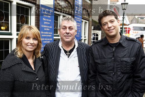 Volendam 18 november 2008
Er kmt een real life soap over volendamet oa Nick en Simon Ruud Gerda Jan en Monique Smit Jan Keizer Jack Veerman met vrouw Jaap Aloys en Alice Buys. Richarda v Kasbergen geeft rondleidingen in Volendam
Peter Smulders bv