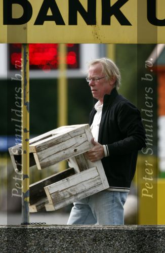 Amsterdam/aalsmeer 4 oktober 2008
Jack Spijkerman doet boodschappen bij tuincentrum.
Peter Smulders bv