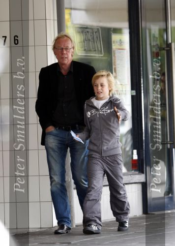 Amsterdam 8 oktober 2008
Jack Spijkerman op zij 60e verjaardag aan het winkelen met zijn zoon Joska.
Peter Smulders bv
