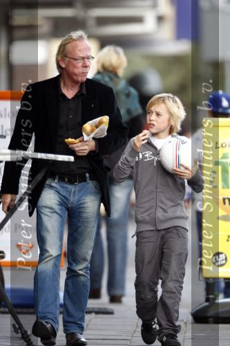 Amsterdam 8 oktober 2008
Jack Spijkerman op zij 60e verjaardag aan het winkelen met zijn zoon Joska.
Peter Smulders bv