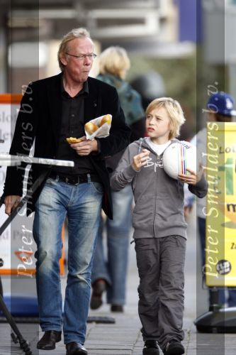 Amsterdam 8 oktober 2008
Jack Spijkerman op zij 60e verjaardag aan het winkelen met zijn zoon Joska.
Peter Smulders bv