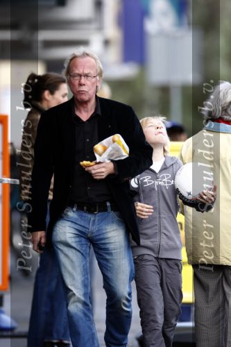 Amsterdam 8 oktober 2008
Jack Spijkerman op zij 60e verjaardag aan het winkelen met zijn zoon Joska.
Peter Smulders bv