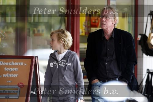 Amsterdam 8 oktober 2008
Jack Spijkerman op zij 60e verjaardag aan het winkelen met zijn zoon Joska.
Peter Smulders bv