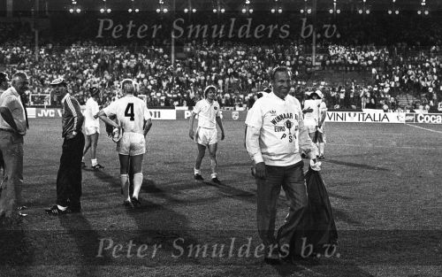 Stuttgart, 25 Mei 1988 PSV-Benfica, eindstand 0-0 Finale EC I ( voorloper van de Champions League ) en winnaar door strafschoppen na verlenging.
Jacques Ruts samen met op achtergrond Karel v d Brekel en Patrick Lodewijks
Foto Peter Smulders BV