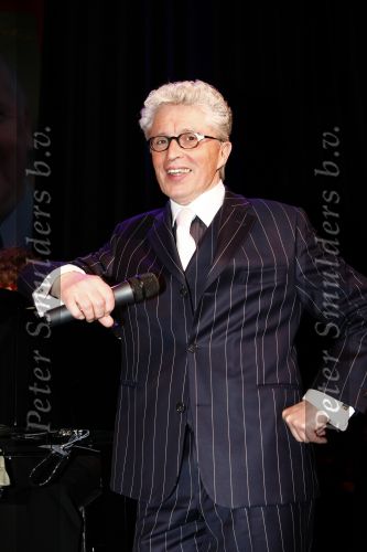 Zeist 27 december 2008
45 jarig artiesten jubileum van Ronnie Tober in he Fygi theater. Vivian Boelen met Jacques d Ancona
Peter Smulders bv