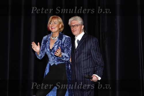 Zeist 27 december 2008
45 jarig artiesten jubileum van Ronnie Tober in he Fygi theater. Vivian Boelen met Jacques d Ancona
Peter Smulders bv