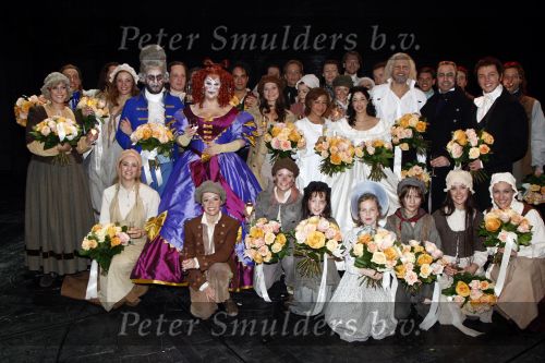 Rotterdam 20 april 2008
Premiere Les Miserables in het nieuwe luxor . carlo Boszhard Nurlaila Jamai Loman Suzan Seegers Celine Purcell Freek Bartels en Rene v Kooten
Peter Smulders bv