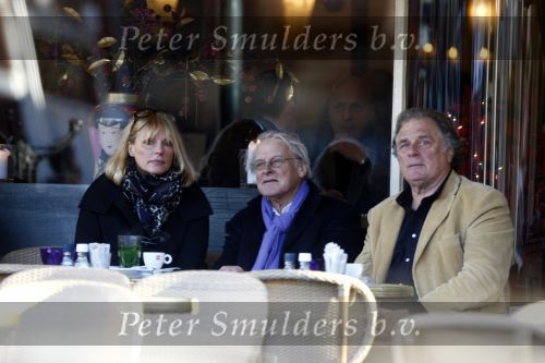 Amsterdam 10 december 2008
Jan Cremer met zijn vrouw Babette en een kennis op terras.
Peter Smulders bv