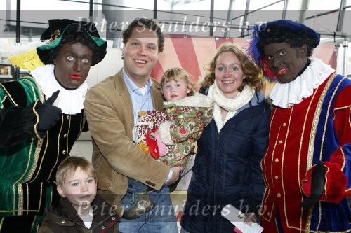 Rotterdam 25 november 2007
Premiere Feest van sinterklaas in ahoy. Jan Dirk Vis met vrouw en kinderen