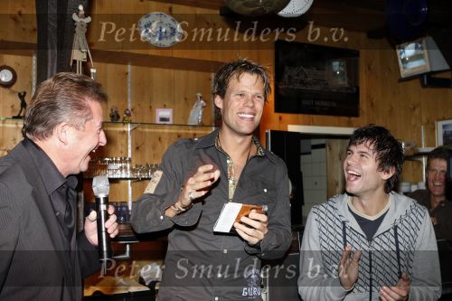 Volendam 25 oktober 2007
Presentatie cd Jan Keizer bij smit Dokkum. met Nick en Simon