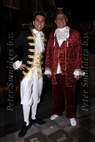 Amsterdam 21 december 2008
House warm party van Jan Smit en Yolanthe Cabau v Kasbergen. Iedereen is verkleed in kleding uit sprookjes. Jan met Jaap Buijs
Peter Smulders bv