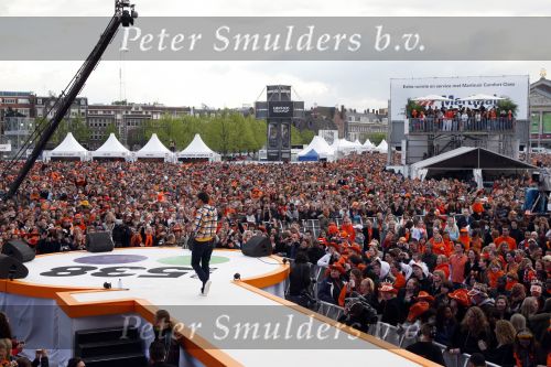 Amsterdam 30 april 2008
Het eerste optreden van Jan Smit na zijn operatie tijdens het radio 538 spektakel op koninginnedag. Jan heeft 8 maanden niet mogen zingen . Yolanthe Cabau v Kasbergen was er natuurlijk bij.
Peter Smulders bv