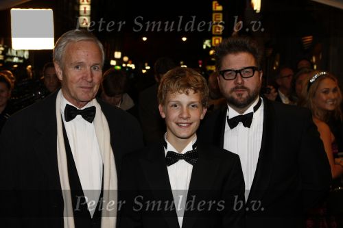 Amsterdam 17 november 2008
Premiere oorlogswinter in Tuschinski. Jan Terlouw met Martijn Lakemeier en Martin Koolhoven
Peter Smulderrs bv