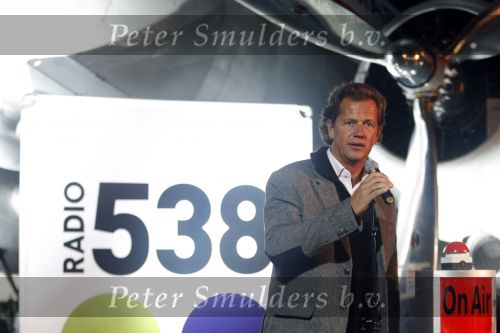 Schiphol Oost 2 november 2007
Gordon bij presentatie radio 538 met Jan Willem Bruggenwirth  en Kimberly Berkt en .....