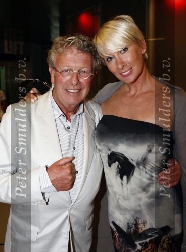 Amsterdam 7 juni 2008
Het damdiner tbv het aidsfonds in de HMH Heineken Music Hall.
Jan des Bouvrie en Monique des Bouvrie