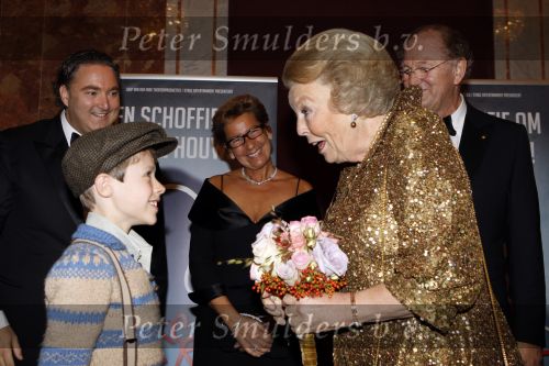 Amsterdam 5 oktober 2007
Premiere Ciske de Rat in Carre.  Koningin Beatrix met Joop en Janine v d Ende Erwin v Lambaart en Ciske de Rat