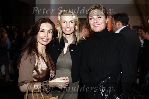 Amsterdam 15 december 2008
Feestje van La Mer op de miljonairfair. Anouk Smulders met Rossana Lima en Janneke Brouwers
Peter Smulders bv