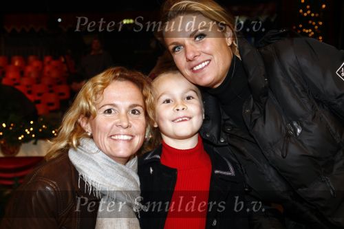 Den Bosch 19 november 2008
Kerstcircus rtl gepresenterd door Wendy v Dijk en Beau v Erven Dorens. Janneke Brouwers met een vriendin
Peter Smulders bv