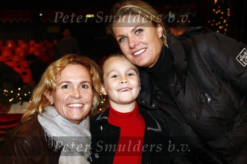 Den Bosch 19 november 2008
Kerstcircus rtl gepresenterd door Wendy v Dijk en Beau v Erven Dorens. Janneke Brouwers met een vriendin
Peter Smulders bv