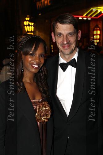 Amstedam 8 december 2008
Prmiere film Wit licht in Tuschinski. Jasmine Sendar met een kennis
Peter Smulders bv