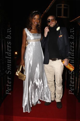 Amsterdam 21 december 2008
House warm party van Jan Smit en Yolanthe Cabau v Kasbergen. Iedereen is verkleed in kleding uit sprookjes. Jasmine Sendar met Sander Foppele
Peter Smulders bv