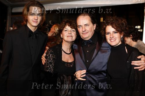 Amstedam 8 december 2008
Prmiere film Wit licht in Tuschinski. jean v d Velde met vrouw en zoon Yannick met zijn vriendin
Peter Smulders bv