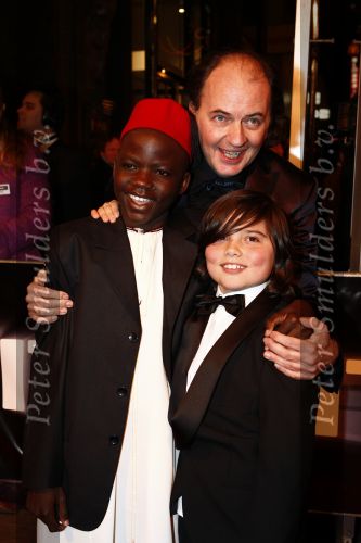 Amstedam 8 december 2008
Prmiere film Wit licht in Tuschinski. jean v d Velde met Siebe Schoneveld Andrew Kintu
Peter Smulders bv
