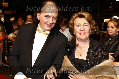 Amsterdam  13 oktober 2008
premiere  Bride flight in tuschinski. Jean v d Velde met moeder
Peter Smulders bv