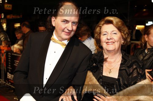 Amsterdam  13 oktober 2008
premiere  Bride flight in tuschinski. Jean v d Velde met moeder
Peter Smulders bv