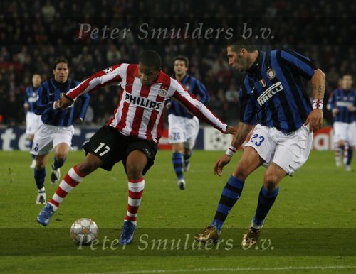 Eindhoven, 12 December 2007
Champions League wedstrijd PSV-Internationale Milan, eindstand 0-1 Seizoen 2007/2008
Jefferson Farfan in duel met Marco Materazzi