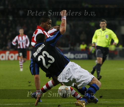 Eindhoven, 12 December 2007
Champions League wedstrijd PSV-Internationale Milan, eindstand 0-1 Seizoen 2007/2008
Jefferson Farfan in duel met Marco Materazzi