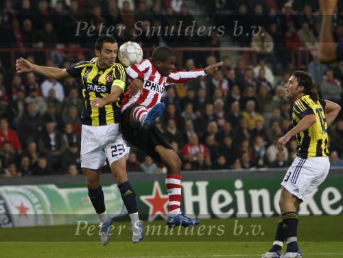 Eindhoven, 23 Oktober 2007
Champions League wedstrijd PSV-Fenerbahce, eindstand 0-0
Seizoen 2007/2008
Jefferson Farfan in duel met Semih Senturk