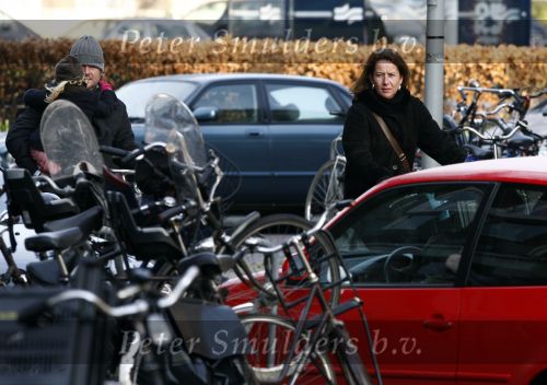 Amsterdam 27 december 2008
Jennemiek Spijkerman met vriend en zijn dochter op de fiets in Amsterdam.
Peter Smulders bv