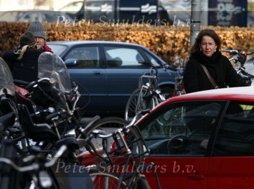 Amsterdam 27 december 2008
Jennemiek Spijkerman met vriend en zijn dochter op de fiets in Amsterdam.
Peter Smulders bv