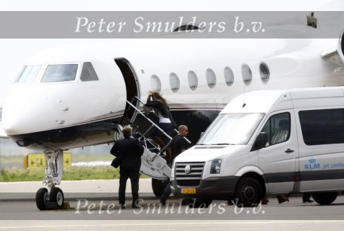 Schiphol oost 25 juni 2008
Jennifer Aniston vertrekt per prive vliegtuig vanaf schiphol oost.