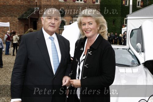 Breukelen 5 april 2008
Mercedes dealer stern presenteert nieuwe modellen bij ksteel Neijenrode. Jeremia Beij met vrouw