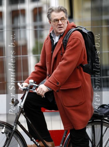 Amsterdam 26 november 2008
Jeroen Krabbe met zijn rugzak op de fiets in Amsterdam.
Peter Smulders bv