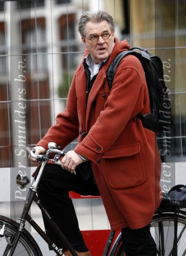 Amsterdam 26 november 2008
Jeroen Krabbe met zijn rugzak op de fiets in Amsterdam.
Peter Smulders bv