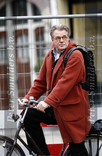 Amsterdam 26 november 2008
Jeroen Krabbe met zijn rugzak op de fiets in Amsterdam.
Peter Smulders bv