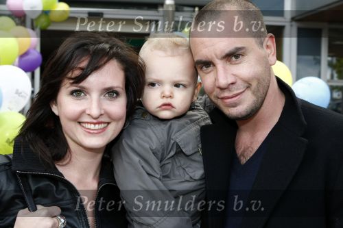 Amsterdam 4 oktober 2008
Premiere Grote Terra in de meervaart. Jeroen v Koningsbrugge met vrouw en dochtertje
Peter Smulders bv