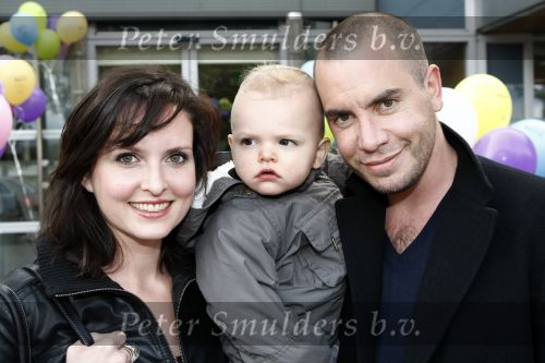 Amsterdam 4 oktober 2008
Premiere Grote Terra in de meervaart. Jeroen v Koningsbrugge met vrouw en dochtertje
Peter Smulders bv