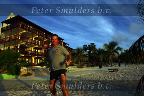 Curacao 2 januari 2009
Jeroen v d Boom loopt te dollen op curacao.
Peter Smulders bv