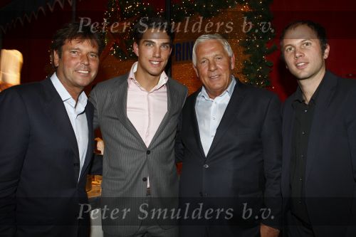 18 December 2008 Kerst/Nieuwjaarsborrel Princess
Johan Westermeijer met Jesse Huta Galung ....  en Teun de Nooijer