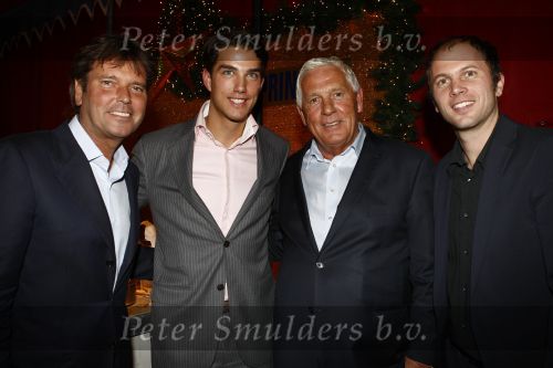 18 December 2008 Kerst/Nieuwjaarsborrel Princess
Jesse Huta Galung met Johan Westermeijer, Teun de Nooijer en..
Foto Peter Smulders BV Eindhoven
