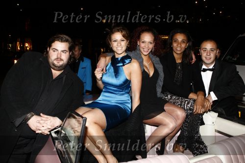 Den Haag 22 oktober 2008
Premiere Pauwen en Reigers in pathe Buitenhof. Marnix v d Pol Jessica Mendels Sophia Wezer Afra Margeridon en Stephan Everblij
Peter Smulders bv